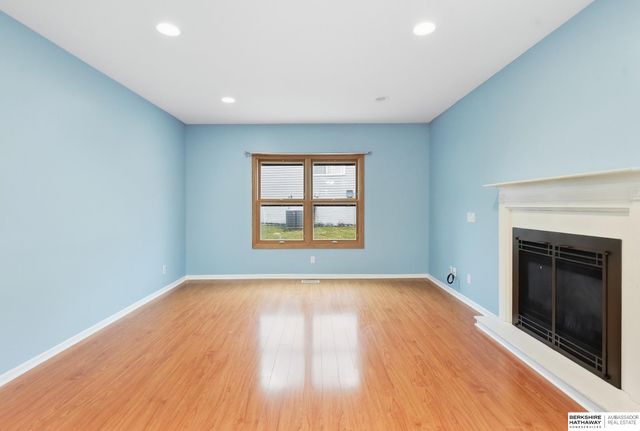 9823 Brentwood Drive, La Vista, NE 68128