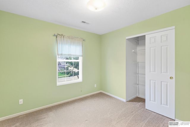9823 Brentwood Drive, La Vista, NE 68128