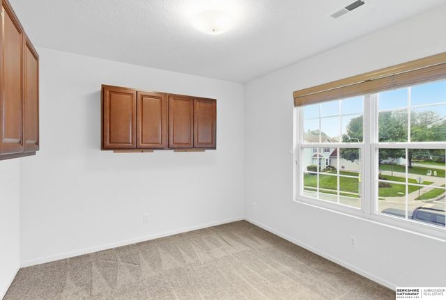9823 Brentwood Drive, La Vista, NE 68128