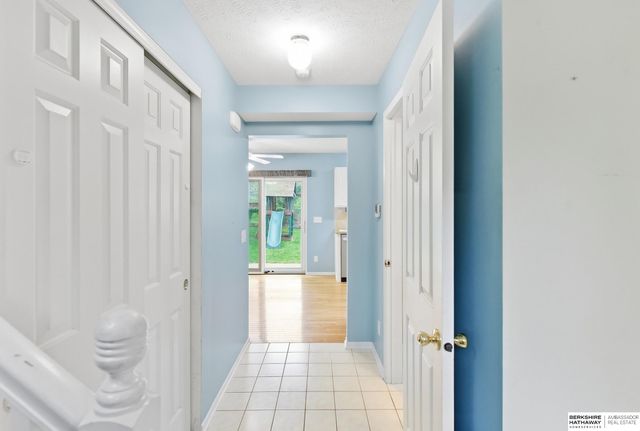 9823 Brentwood Drive, La Vista, NE 68128