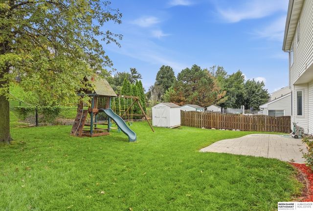 9823 Brentwood Drive, La Vista, NE 68128