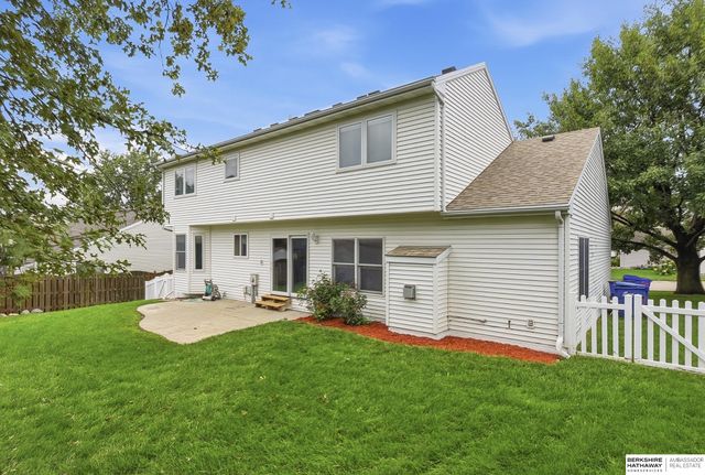 9823 Brentwood Drive, La Vista, NE 68128