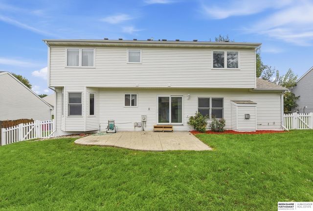 9823 Brentwood Drive, La Vista, NE 68128