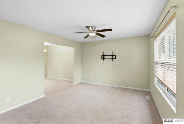 9823 Brentwood Drive, La Vista, NE 68128