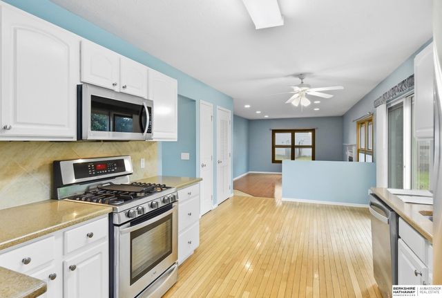 9823 Brentwood Drive, La Vista, NE 68128