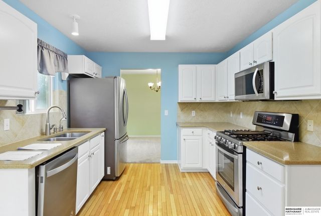 9823 Brentwood Drive, La Vista, NE 68128