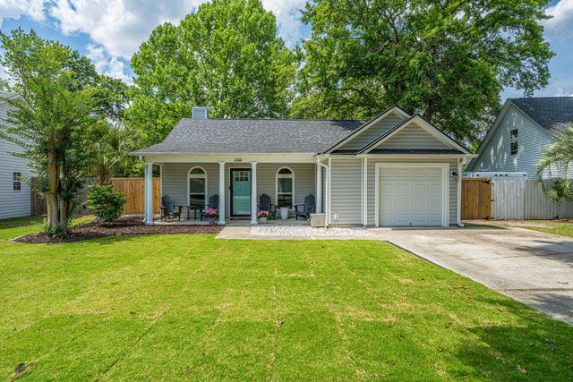 1938 Armory Drive, Mount Pleasant, SC 29466
