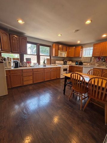 4825 W Jarlath Street, Lincolnwood, IL 60712
