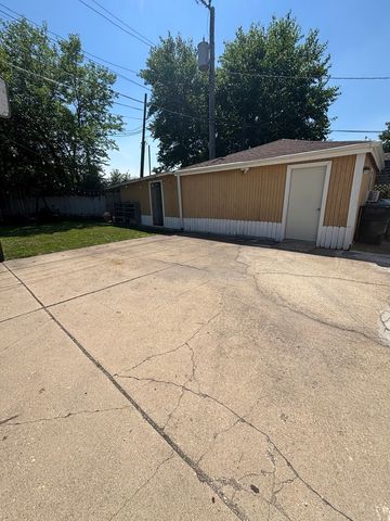4825 W Jarlath Street, Lincolnwood, IL 60712