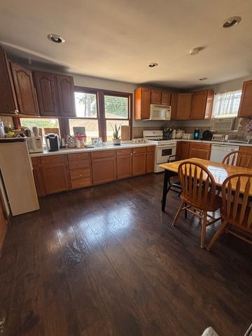 4825 W Jarlath Street, Lincolnwood, IL 60712