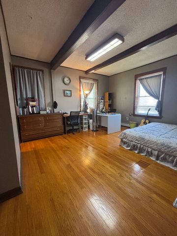 4825 W Jarlath Street, Lincolnwood, IL 60712
