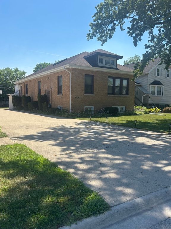 4825 W Jarlath Street, Lincolnwood, IL 60712