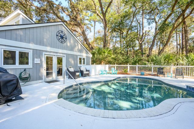 91 Lawton Rd, Hilton Head Island, SC 29928