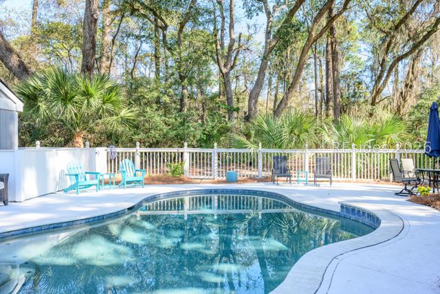 91 Lawton Rd, Hilton Head Island, SC 29928