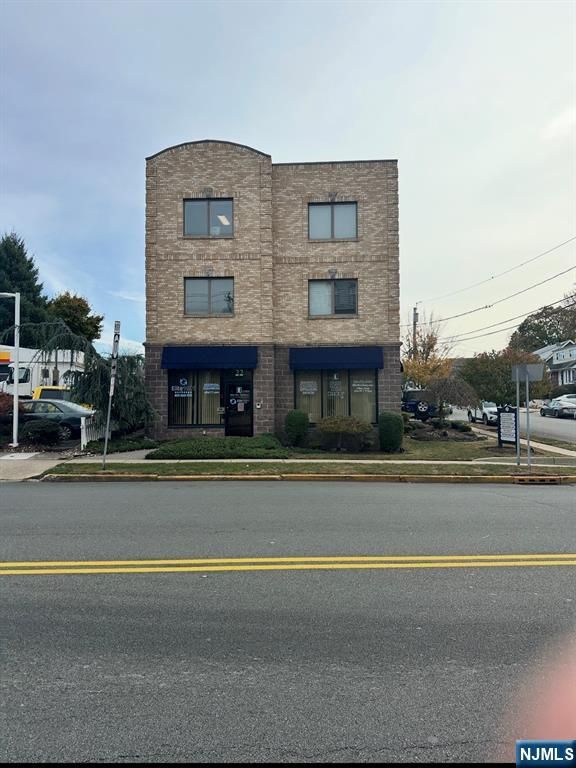 22 Ridge Road 2nd Floor, Lyndhurst, NJ 07071