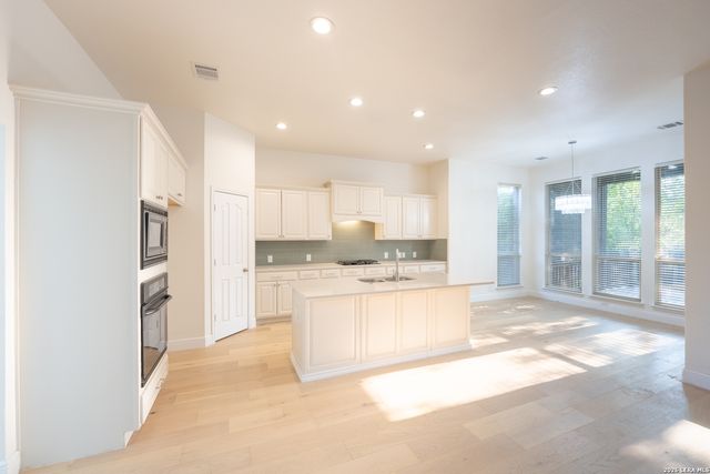 227 Waxberry TRL, San Antonio, TX 78256