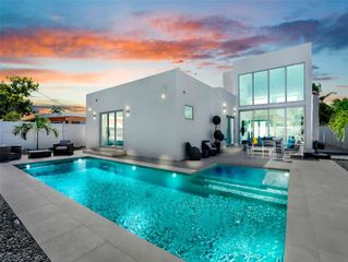 7525 Buccaneer Ave, North Bay Village, FL 33141