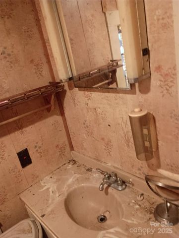 524 North Drive, Cherryville, NC 28021