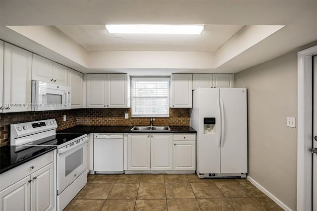 5961 NW 14th Ct, Sunrise, FL 33313