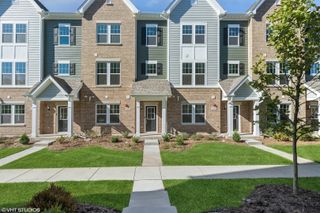 137 Yorktown Court, Libertyville, IL 60048