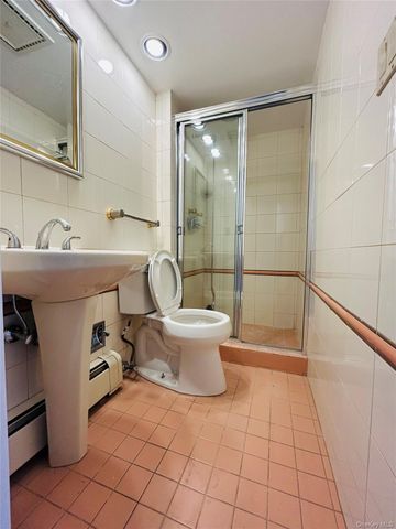 16 Middle Lane, Jericho, NY 11753