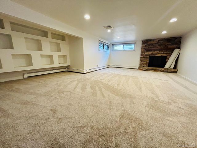 16 Middle Lane, Jericho, NY 11753