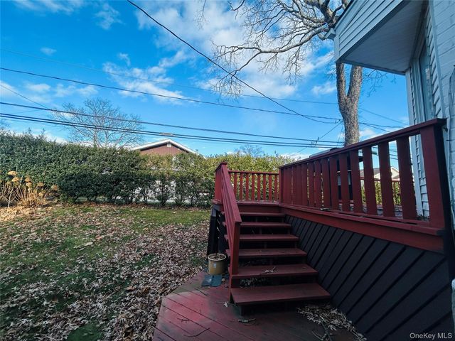 16 Middle Lane, Jericho, NY 11753