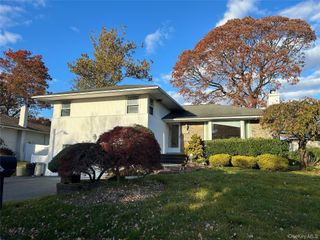 16 Middle Lane, Jericho, NY 11753