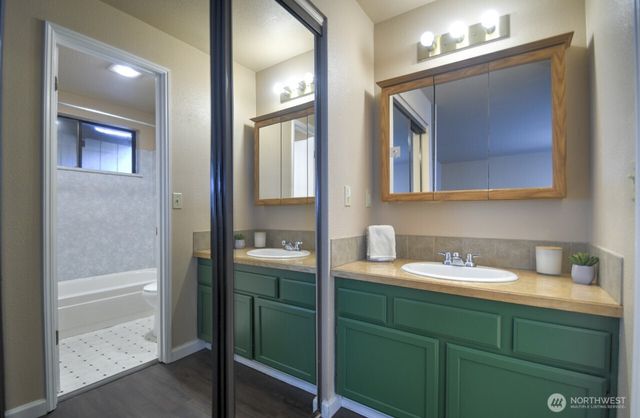 571 Malibu Drive SE, Lacey, WA 98503