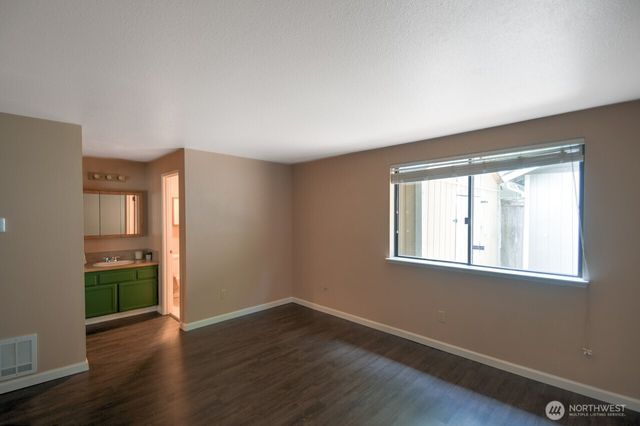 571 Malibu Drive SE, Lacey, WA 98503