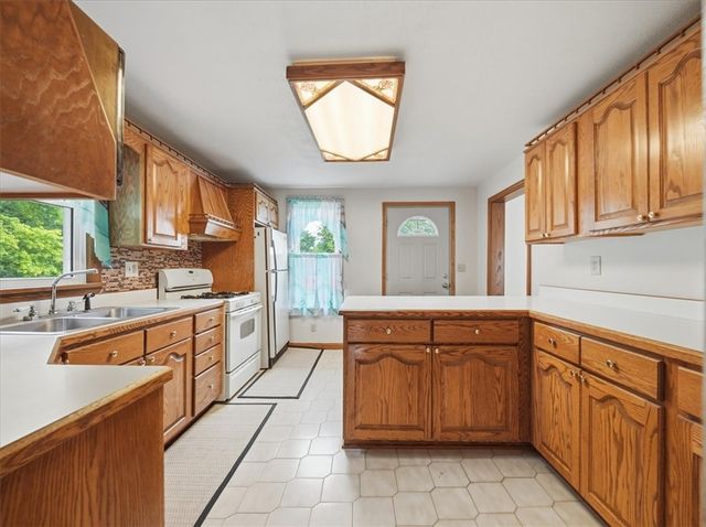 106 Savannah Gardner Rd, Shenango Twp, PA 16101