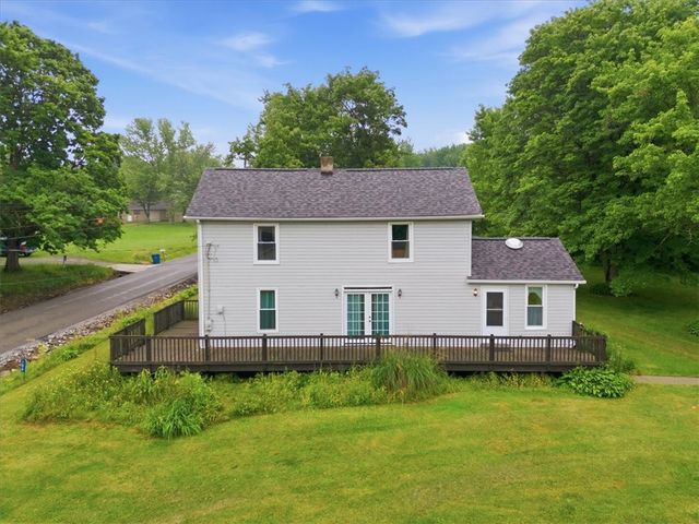 106 Savannah Gardner Rd, Shenango Twp, PA 16101
