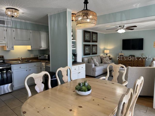 40 Folly Field Road 233, Hilton Head Island, SC 29928