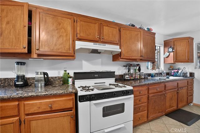6856 Laurel Canyon Boulevard, North Hollywood, CA 91605