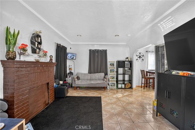 6856 Laurel Canyon Boulevard, North Hollywood, CA 91605