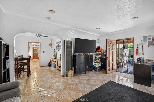 6856 Laurel Canyon Boulevard, North Hollywood, CA 91605