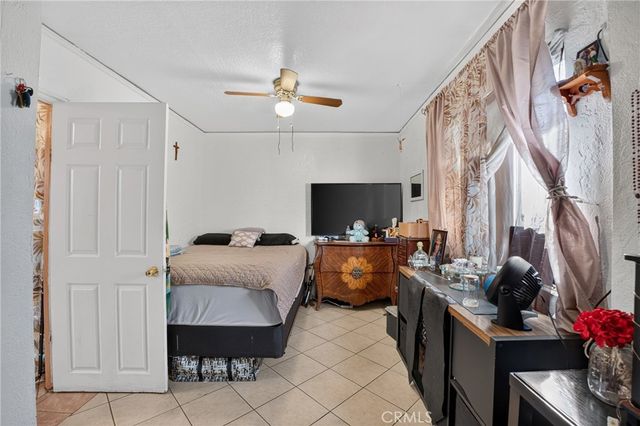 6856 Laurel Canyon Boulevard, North Hollywood, CA 91605