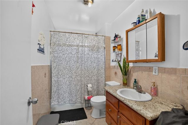 6856 Laurel Canyon Boulevard, North Hollywood, CA 91605
