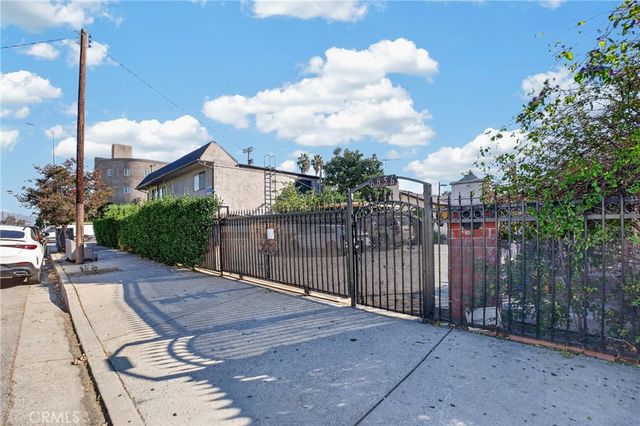 6856 Laurel Canyon Boulevard, North Hollywood, CA 91605