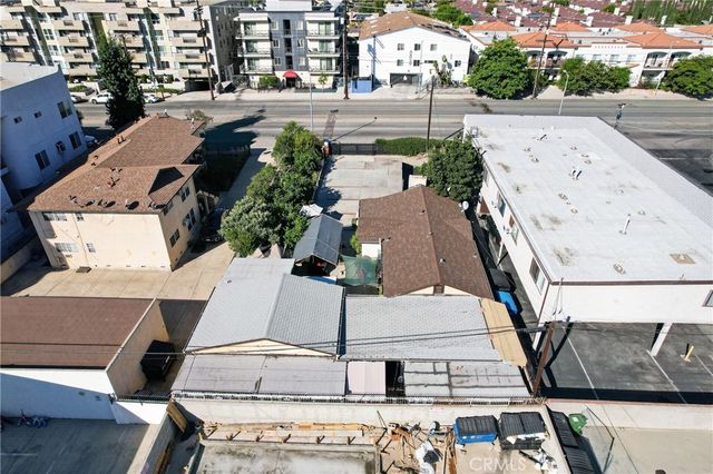 6856 Laurel Canyon Boulevard, North Hollywood, CA 91605