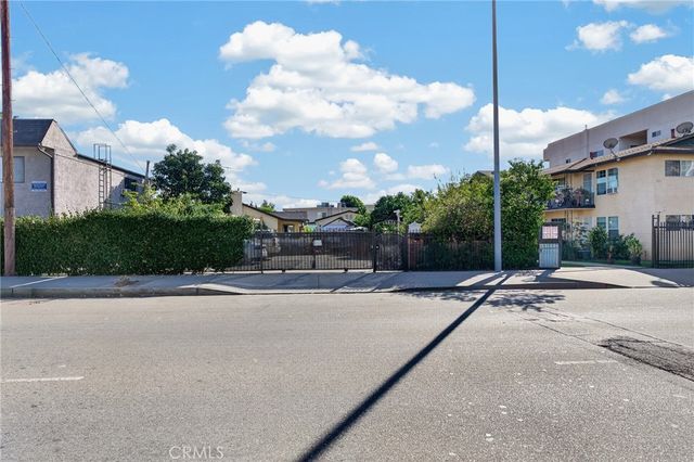 6856 Laurel Canyon Boulevard, North Hollywood, CA 91605