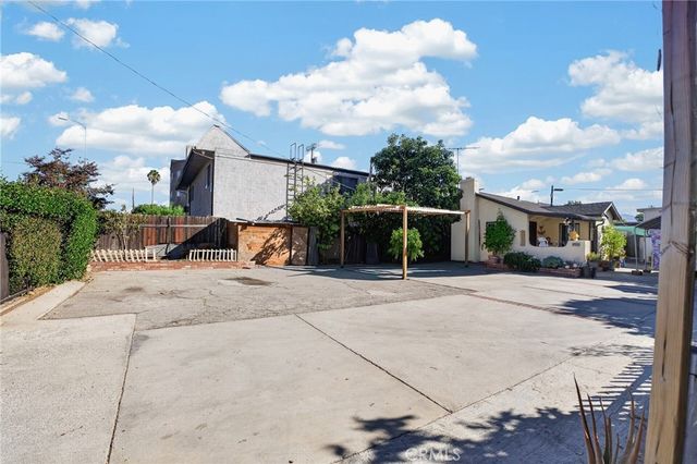 6856 Laurel Canyon Boulevard, North Hollywood, CA 91605