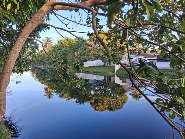 1349 Seaview, North Lauderdale, FL 33068