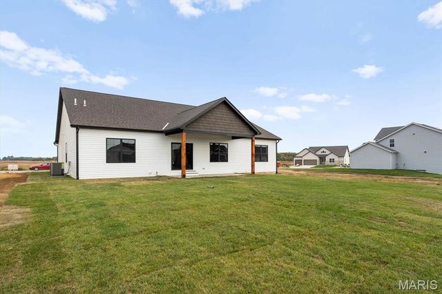 817 Golden Bell Lane, O'fallon, IL 62269