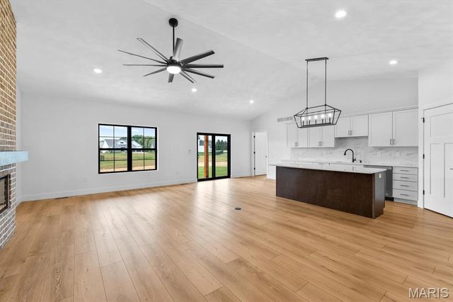 817 Golden Bell Lane, O'fallon, IL 62269