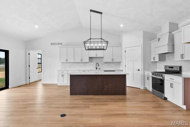 817 Golden Bell Lane, O'fallon, IL 62269