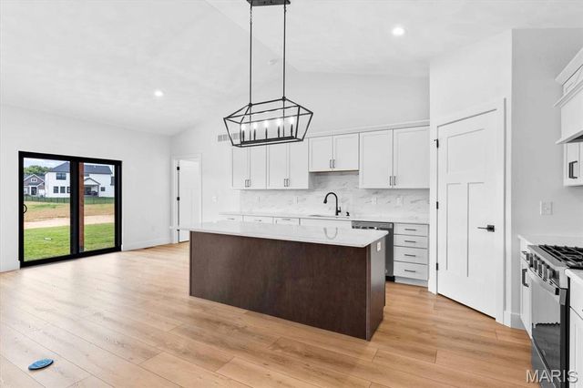 817 Golden Bell Lane, O'fallon, IL 62269