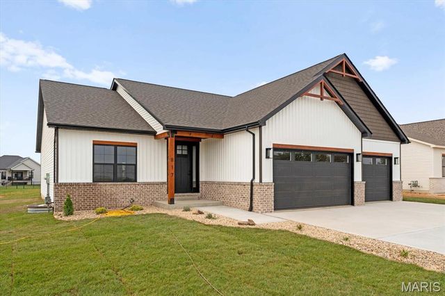 817 Golden Bell Lane, O'fallon, IL 62269