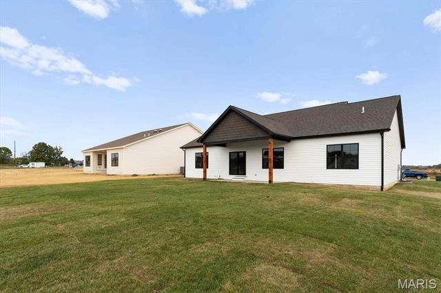 817 Golden Bell Lane, O'fallon, IL 62269