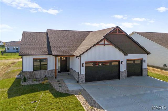 817 Golden Bell Lane, O'fallon, IL 62269